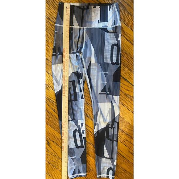 Fabletics Black and Gray Patterned Leggings - Picture 6 of 8